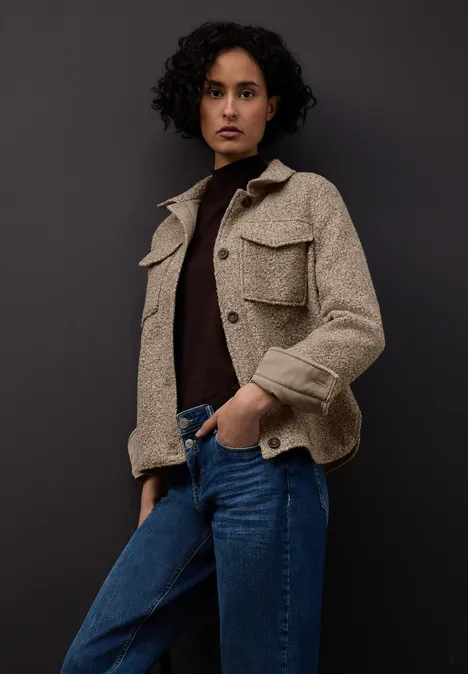 Overshirt in Wolloptik light terra mocha mel. Overshirt in Wolloptik light terra mocha mel.