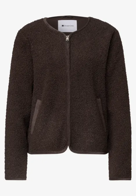 Dunkelbraune Teddy-Fleecejacke mit Reißverschluss und Taschen, gemütlich und weich.