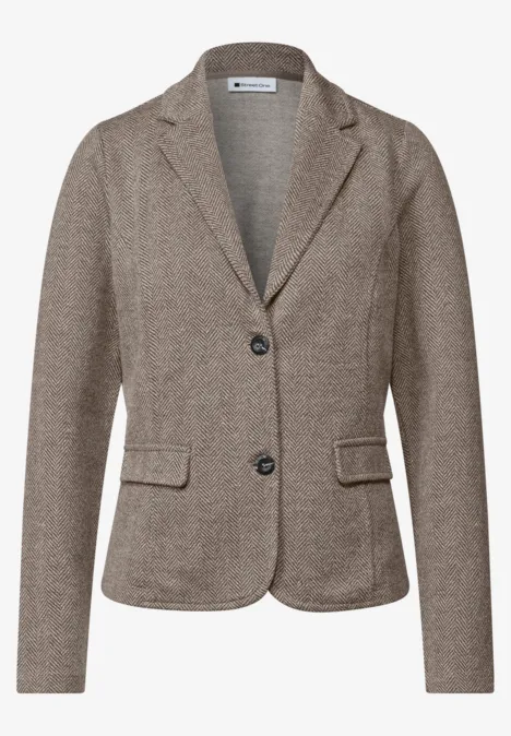Damenblazer in graubraun mit tailliertem Schnitt, zwei Knöpfen, Reverskragen und zwei Pattentaschen.