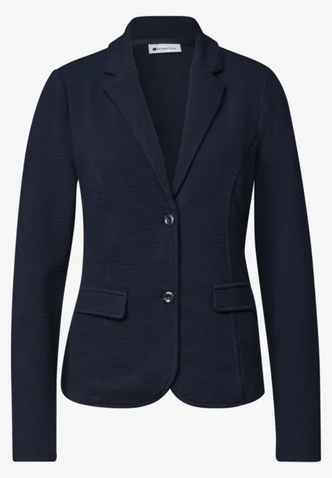 Eleganter dunkelblauer Damenblazer mit Reverskragen, zwei Knöpfen und aufgesetzten Taschen.