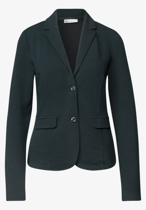 Schwarzer Damenblazer mit Revers, zwei Knöpfen und aufgesetzten Taschen.