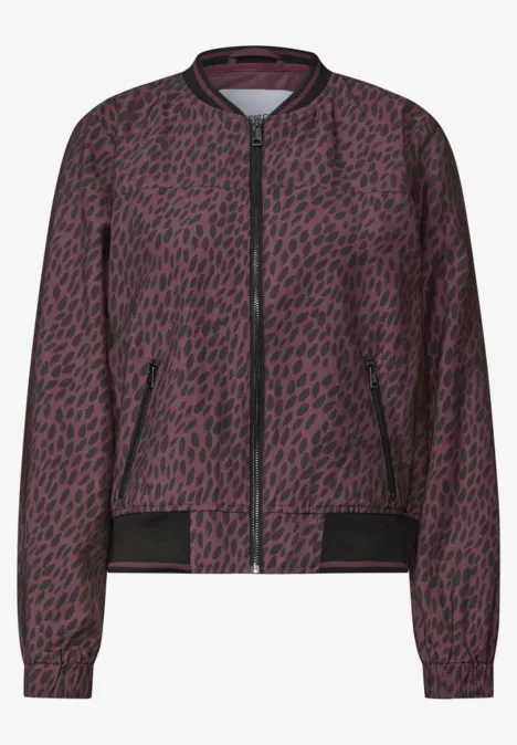 Violette Damen-Bomberjacke mit Reißverschluss, schwarzem kleinen Allover-Muster und gerippten Bündchen.