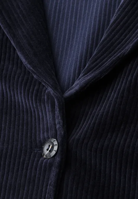 Dunkelblauer Cord-Blazer mit feinen Nadelstreifen, spitz zulaufendem Revers und Knopfverschluss.