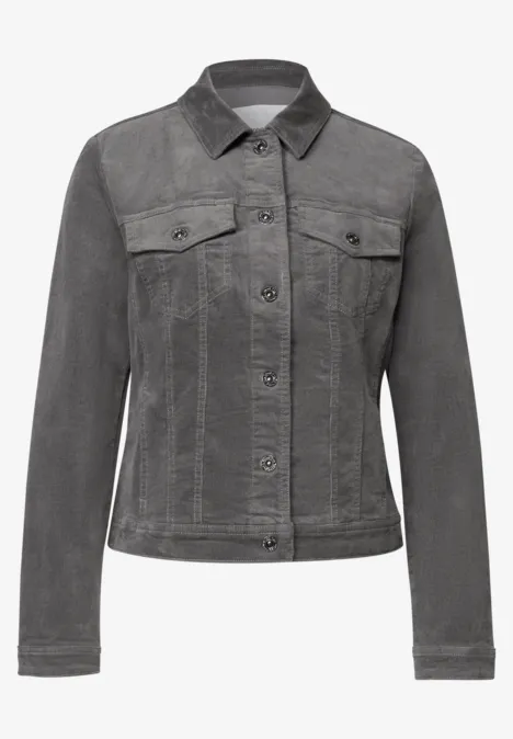 Veste en jean gris foncé à col, fermeture à boutons et poches poitrine plaquées.