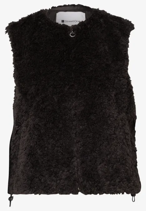 Zwart, mouwloos teddypluche gilet met een zachte, gestructureerde look.