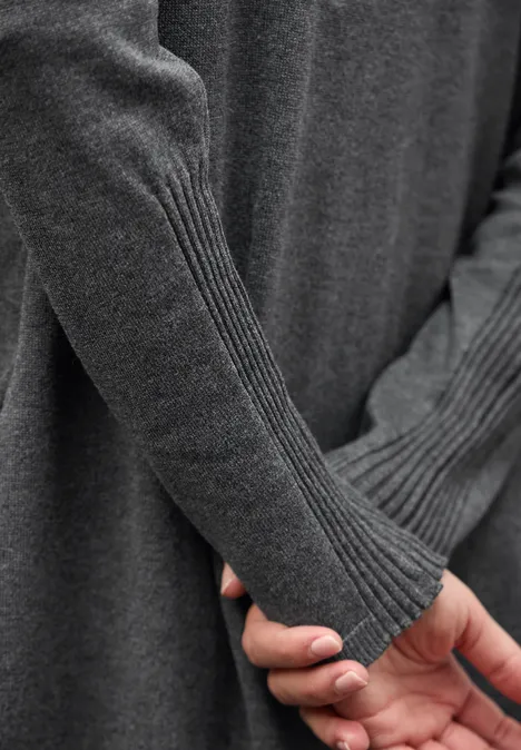 Lang fijn gebreid vest gravel grey mel.