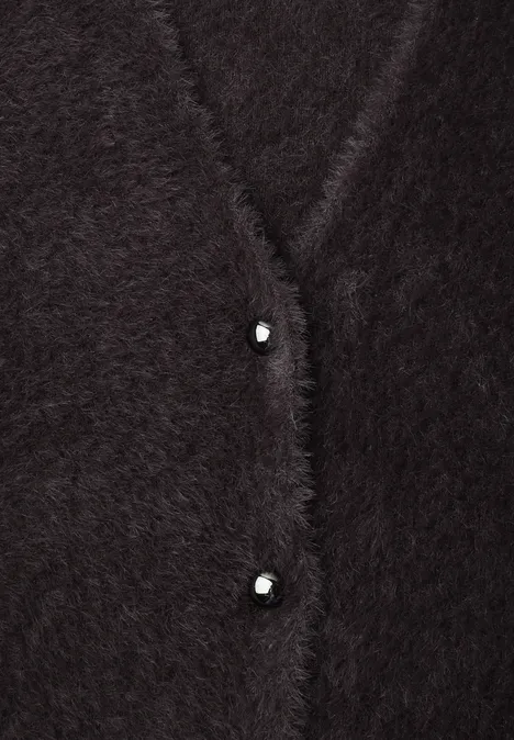 Langarm Cardigan mit V-Neck und Knöpfen black coffee Flauschiger dunkelbrauner Strickcardigan mit V-Ausschnitt und zwei funkelnden Knöpfen.
