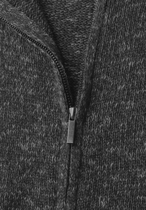Vest met afhangende schouders, coltrui en ritssluiting armor grey mel. Nahaufnahme eines dunkelgrauen Strickstoffs mit Reißverschluss in der Mitte.