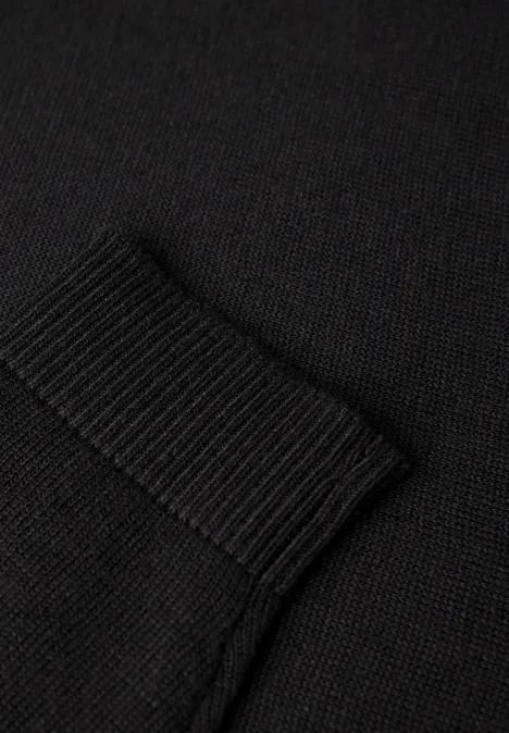 V-Neck Pullover Black