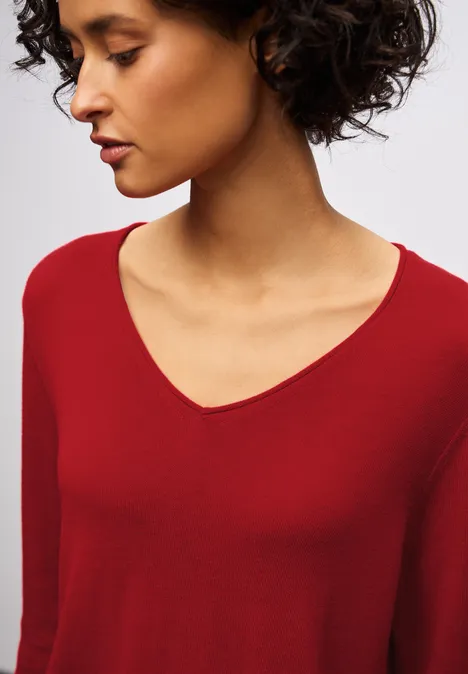 V-Neck Pullover racing red