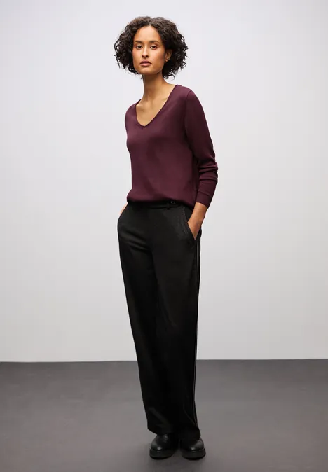 V-Neck Pullover wildberry red