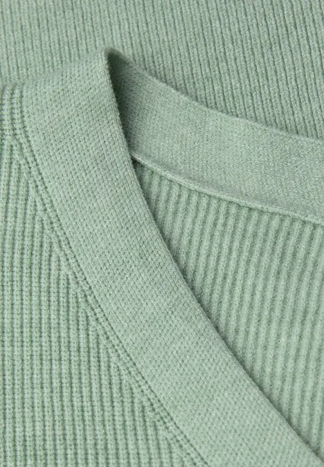 Basic V-Neck Pullover serene green mel.