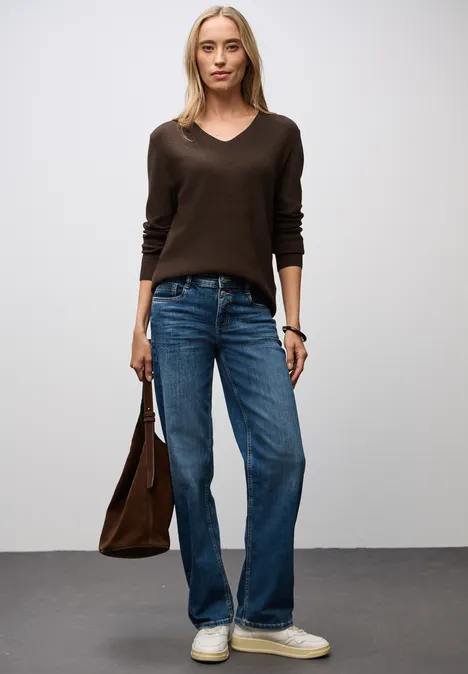 Basis trui met V-hals dark hazelnut brown mel.