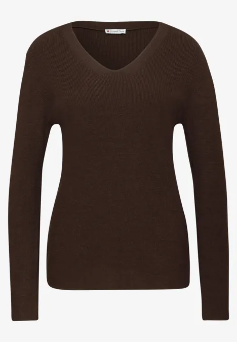 Basis trui met V-hals dark hazelnut brown mel.