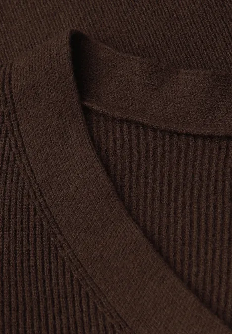 Basis trui met V-hals dark hazelnut brown mel.