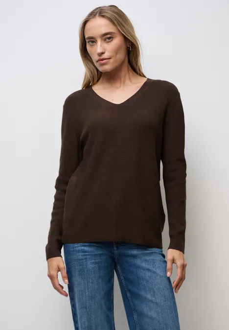 Basis trui met V-hals dark hazelnut brown mel.