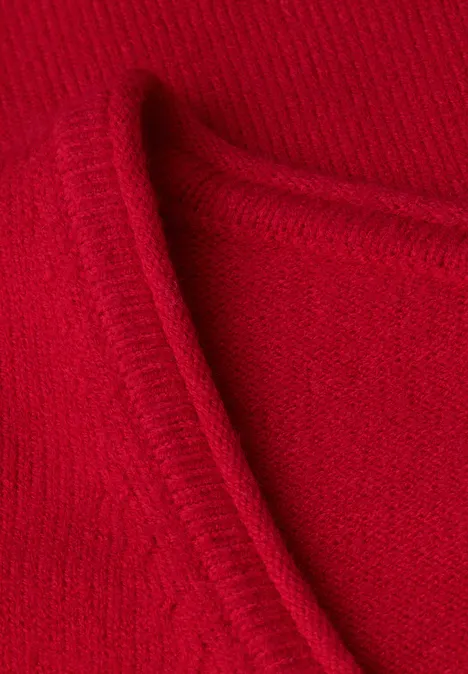 Kuscheliger V-Neck Pullover racing red