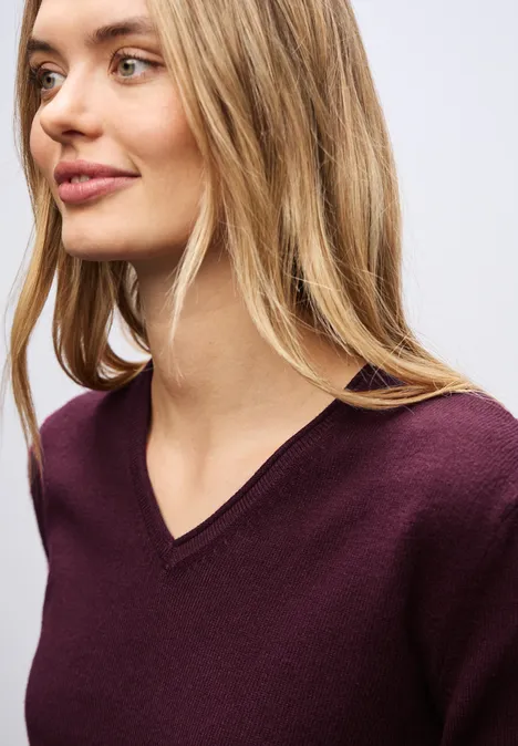Kuscheliger V-Neck Pullover wildberry red