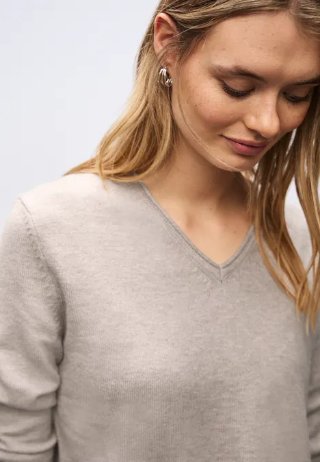 Kuscheliger V-Neck Pullover sandstone mocha mel.