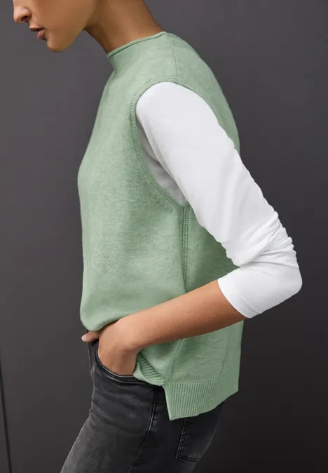 Ärmelloser Pullover serene green mel.