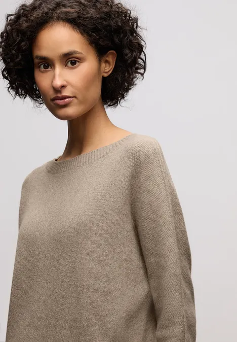 Cosy Dolman-trui mocha glow mel. Cosy Dolman-trui mocha glow mel.