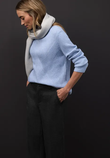 Trui met zachte structuur frosted blue mel.