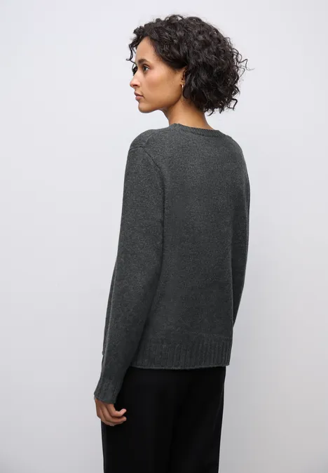 Trui met ronde hals gravel grey mel.
