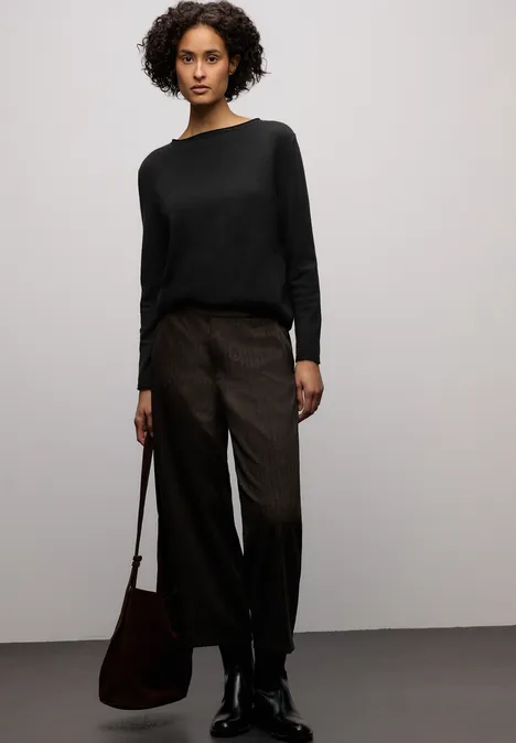 Pullover mit gerolltem Saum Black Pullover mit gerolltem Saum Black