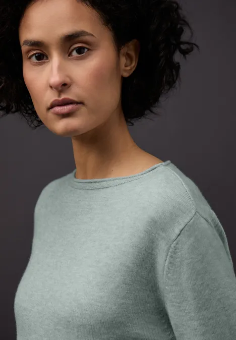 Sweter z podwiniętym dołem nile blue mel.