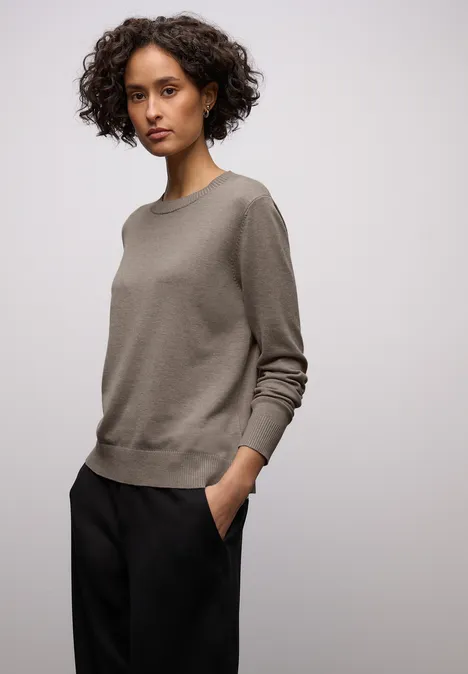 Basic Pullover mocha glow mel. Basic Pullover mocha glow mel.