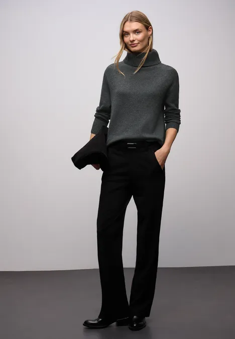 Doux pull à col roulé gravel grey mel.