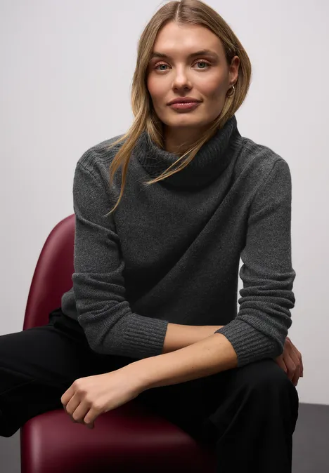 Doux pull à col roulé gravel grey mel.