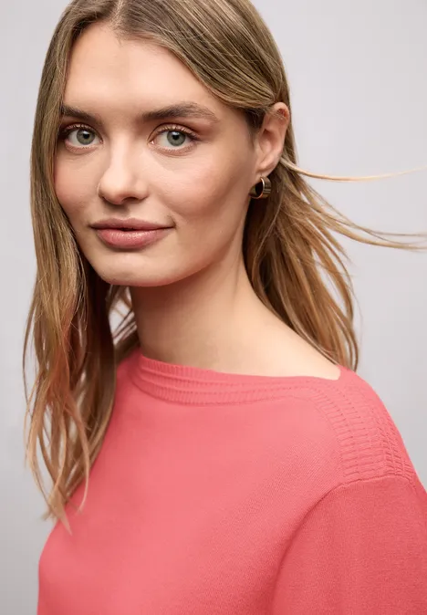 Pull-over basique U-Boot striking coral mel. Pull-over basique U-Boot striking coral mel.