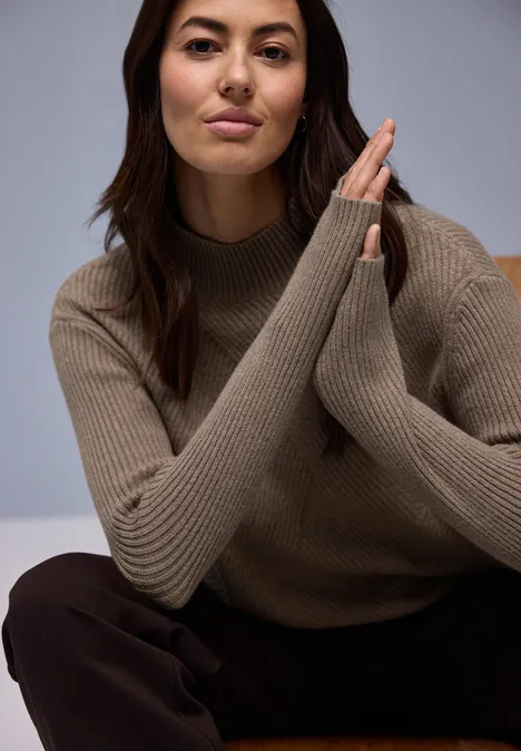 Pull structuré douillet light terra mocha mel.