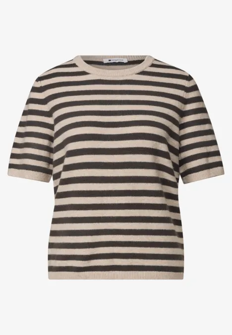 Kurzärmliges T-Shirt mit beige-schwarzen Querstreifen.