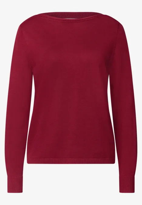 Ein roter Pullover mit langen Ärmeln und Rundhalsausschnitt