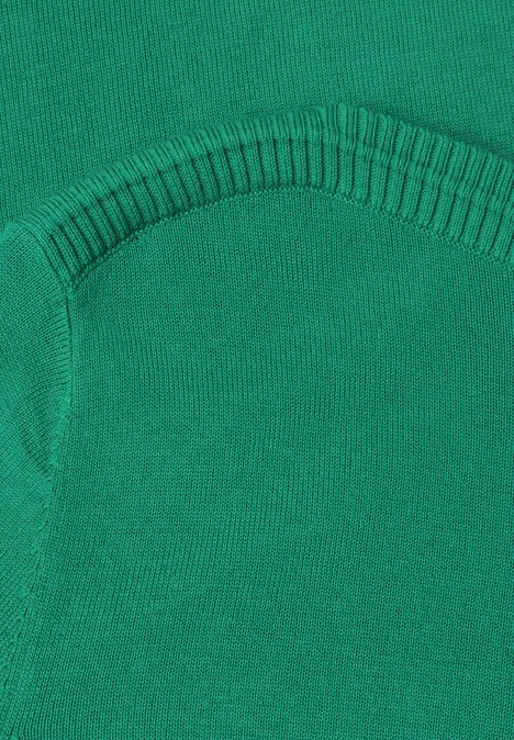 Nahaufnahme eines grünen Strickstoffs mit verstärkter Naht