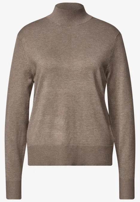Basic sweter z golfem sanded amber mel. Beżowy golf z długimi rękawami i wąskimi ściągaczami.