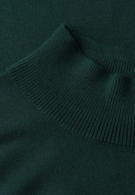 Basic sweter z golfem shadow teal Zbliżenie ciemnozielonego golfu z cienkiego, ściągaczowego splotu.