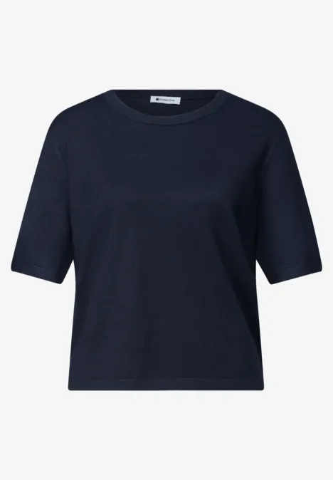 Dunkelblaues, kurzärmeliges T-Shirt mit Rundhalsausschnitt und leicht kastiger Form.