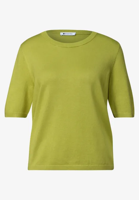 Hellgrünes, kurzärmeliges T-Shirt mit Rundhalsausschnitt.