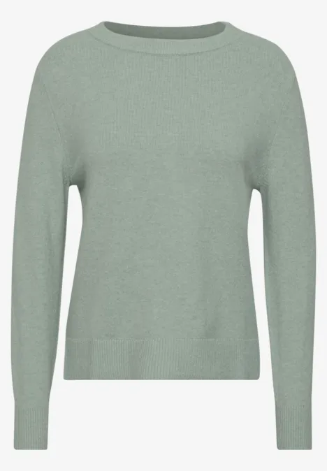 Trui met lange mouwen en boothals eucalyptus green mel. Hellgrüner, langärmliger Pullover mit Rundhalsausschnitt.