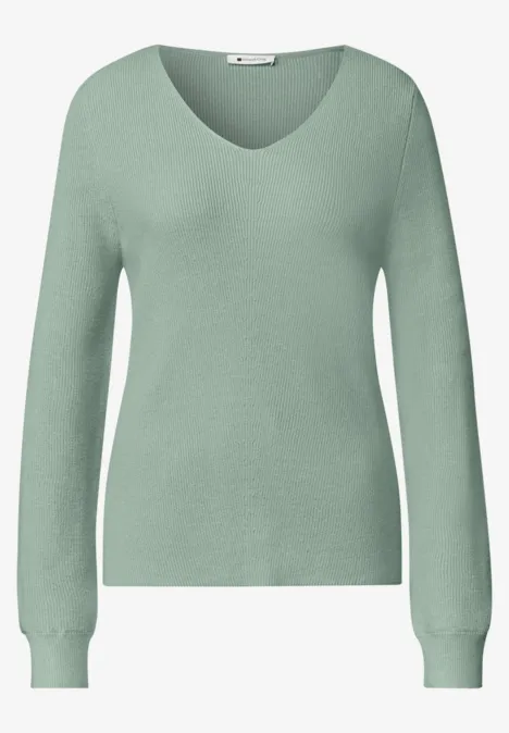 Langarm Pullover mit V-Ausschnitt eucalyptus green Hellgrüner Langarm-Pullover mit V-Ausschnitt für Damen.