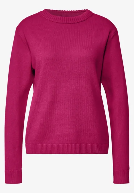 Schlichter fuchsiafarbener Pullover mit Rundhalsausschnitt und langen Ärmeln.