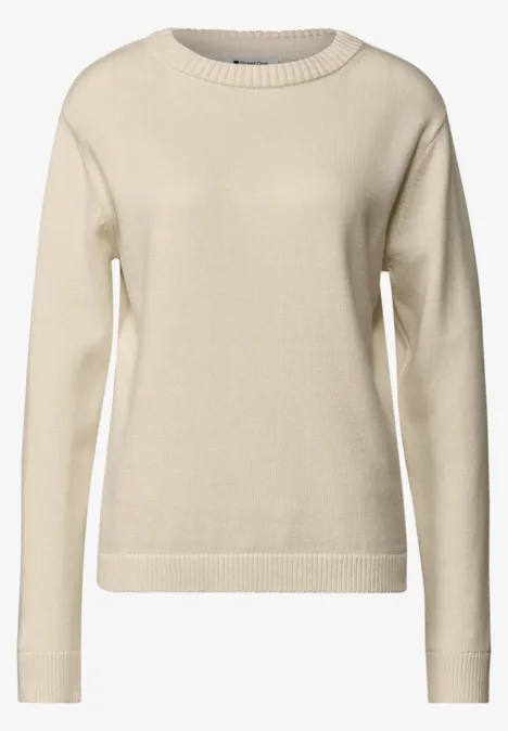 Beiger, langärmeliger Pullover aus feinem Strick mit Rundhalsausschnitt.