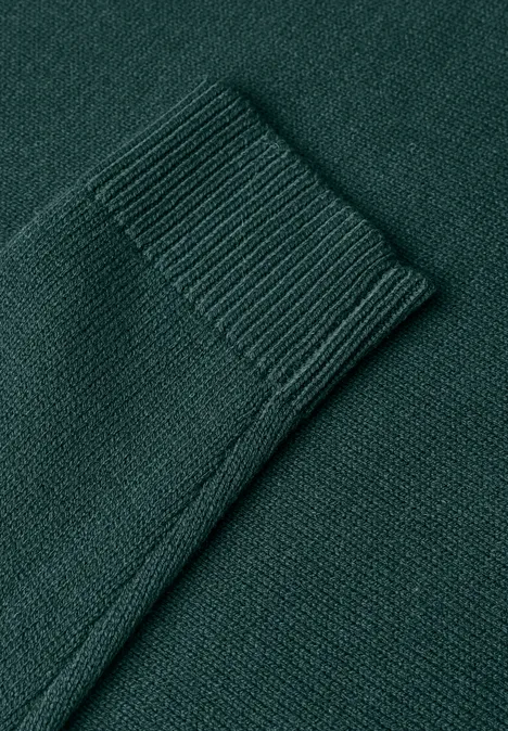 Langarm Pullover mit Boat Neck shadow teal Nahaufnahme eines dunkelgrünen Strickpullovers mit Bündchen
