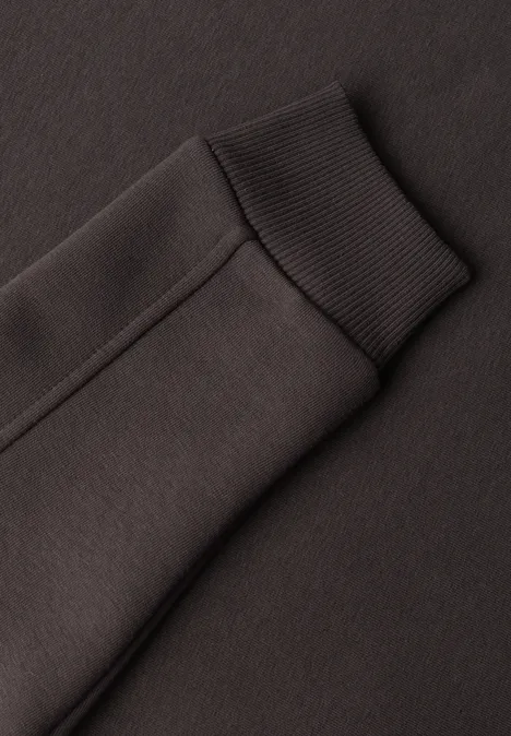 Sweat-shirt à col rond avec détails décoratifs black coffee Nahaufnahme eines dunkelgrauen Sweatshirt-Ärmels mit geripptem Bündchen.