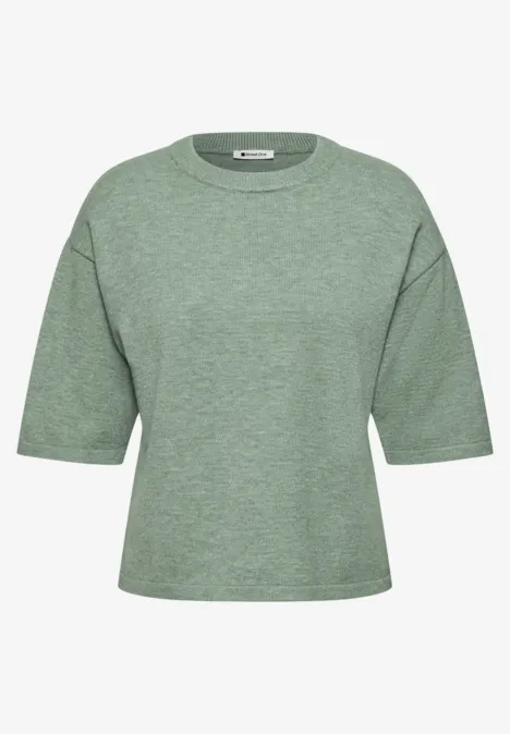 Hellgrünes, locker geschnittenes T-Shirt mit halblangen Ärmeln und Rundhalsausschnitt.