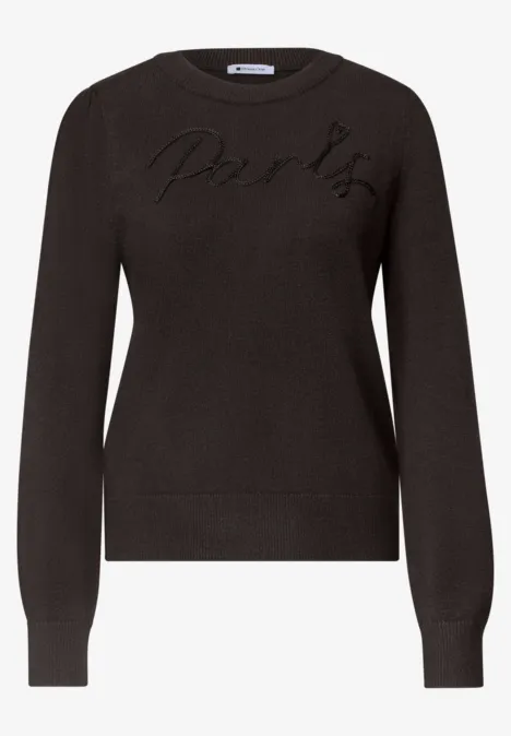 Pullover mit Emboidery Wording black coffee Schwarzer Pullover mit langen Ärmeln und dezentem Logo-Stick auf der Brust.