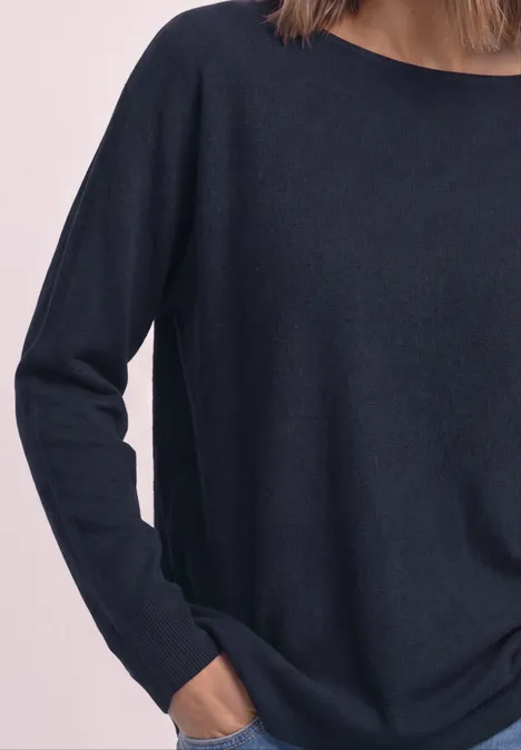 Dolman Pullover mit Boat Neck darkest blue Dunkelblauer, lockerer Langarmpullover mit Tasche am Saum, minimalistisches Design.